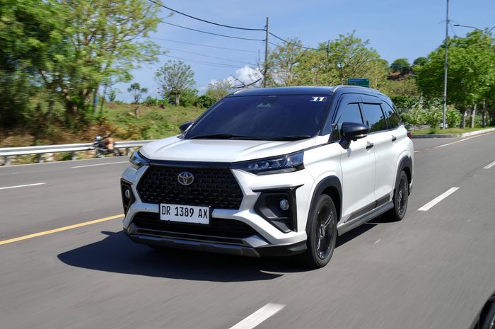 Diisi Muatan Penuh, Konsumsi BBM Toyota Veloz Hybrid Tetap Seirit Ini