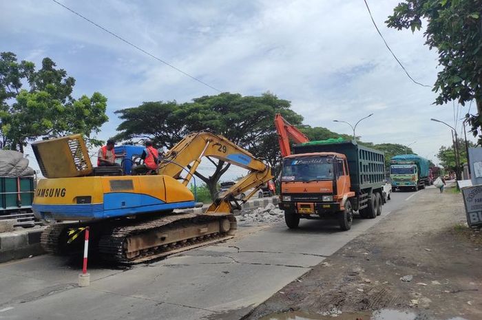 Pengguna jalan disarankan cari jalur alternatif dikarenakan ruas Pantura Demak-Kudus macet parah