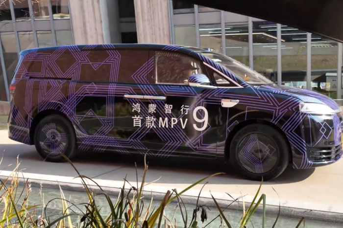 Jadi yang pertama di dunia, mobil bikinan Huawei ini akan pakai airbag helm