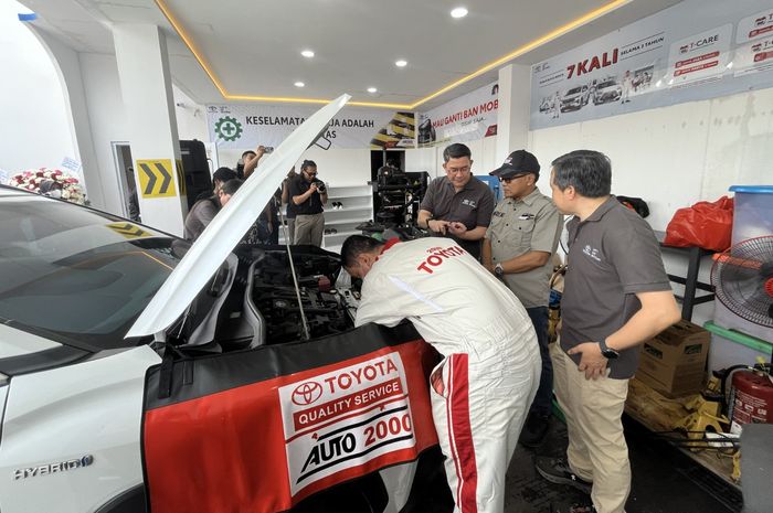Fasilitas Posko Siaga Toyota Auto2000 mulai dari tersedia ruang tunggu ber-AC, kursi pijat, ruang entertantmen game, tempat bermain anak, sampai dengan stall untuk service mobil AutoFamily.