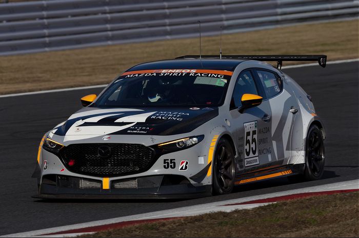Mazda datangkan mobil balap di Tokyo Auto Salon 2026.