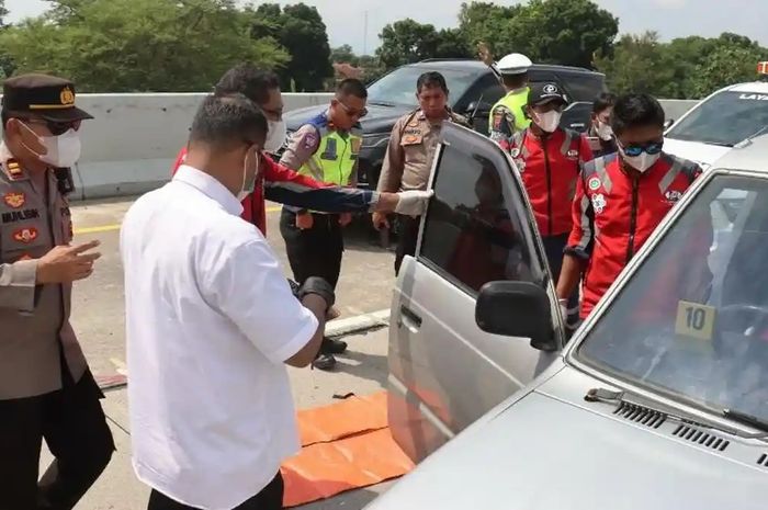 Akhirnya terkuak penyebab 4 orang tews di dalam Kijang kapsul di tepi jalan TOl Pejagan. 