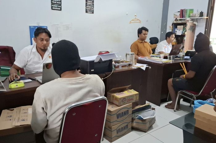 Dua pencuri motor kelas kakap yang sudah beraksi di 32 lokasi di Bangkalan dan Sampang, Madura, Jawa Timur tertangkap Satreskrim Polres Sampang