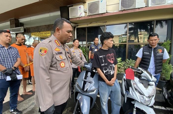 Korban maling motor kaget lihat motornya berubah total di kantpor polisi. Tapi berakhir bilang terima kasih ke maling