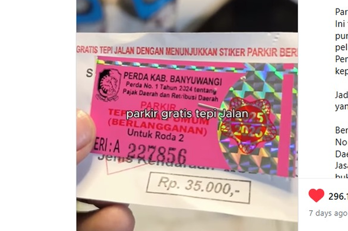 Stiker parkir berlangganan yang berlaku di Banyuwangi, Jawa Timur bisa didapat dengan syarat tertib bayar pajak kendaraan