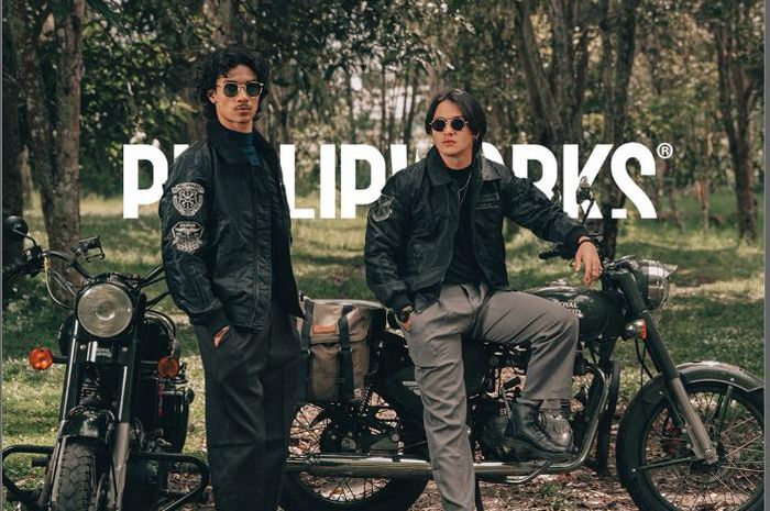 Salah satu brand yang konsisten membangun identitasnya adalah Phillip Works, apparel brand lokal yang mengusung nilai otomotif sebagai bagian dari gaya hidup, 