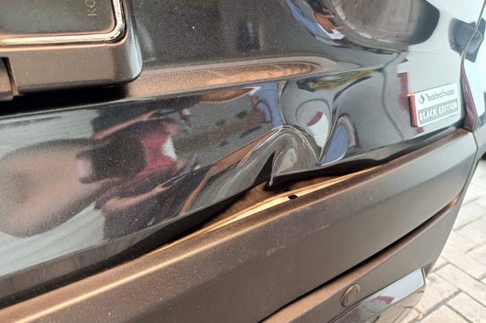 perbaikan bodi mobil penyok dengan PDR