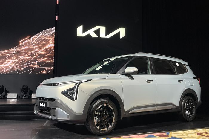 Tampang Kia Carens terbaru.