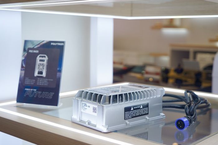 Polytron Adjustable Portable Fast Charging 25A dibanderol Rp 3,1 juta