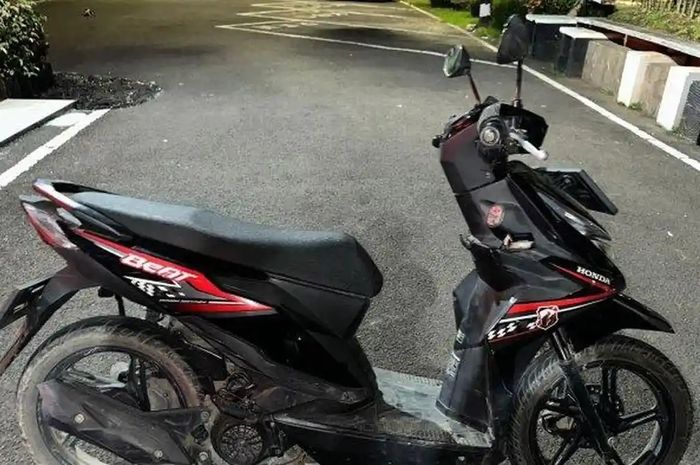 Seorang suami ditetapkan sebagai tersangka usai menolong istrinya dari jambret bermotor. Ini penjelasan polisi