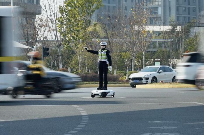 Robot Polisi R001 di Wuhu, provinsi Anhui, China Timur, (10/1/26) kemarin