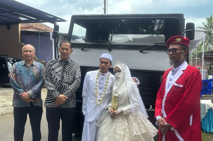 Pernikahan putri Kiai Merah Purworejo atau Kiai Muhammad Eddy Suryanto, yakni Maratus Sofiah dengan Muhammad Nadhif dengan mahar truk tempur eks militrer Hino - Toyota Chugata type 73 4x4 1973 