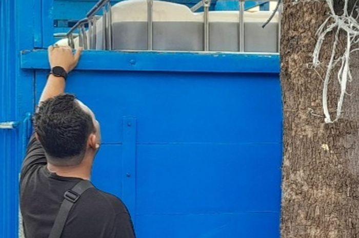 Penggerebekan lokasi penimbunan ribuan liter Solar ilegal di Situbondo, Jawa Timur oleh ti Dittipidter Bareskrim Mabes Polri, (27/1/26)