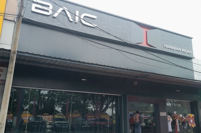 Dealer ini berada di bawah naungan PT Tumbuh Jagat Motor, dengan Hendy Djauw sebagai pemilik.