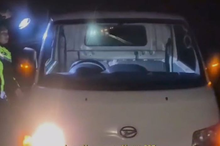Daihatsu Gran Max pikap curian yang ditemukan saat Operasi Keselamatan Semeru 2026 di KM 837 Probolinggo, Jawa Timur