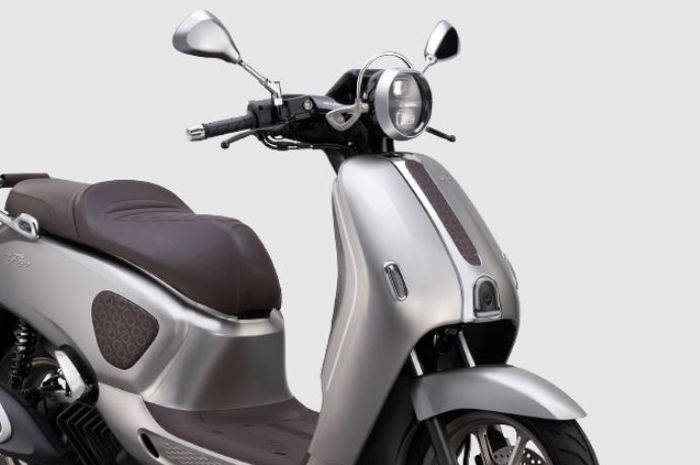 penampakan skutik retro baru Wuyang Honda NWF150 yang punya tampilan bernuansa premium