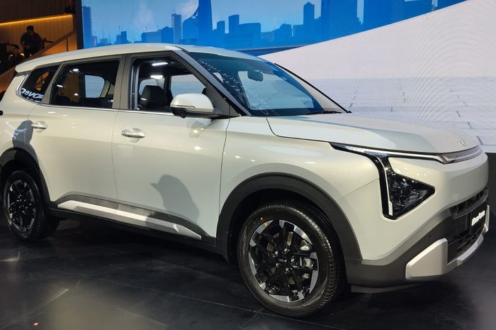 Harga Kia Carens mulai Rp 319 juta