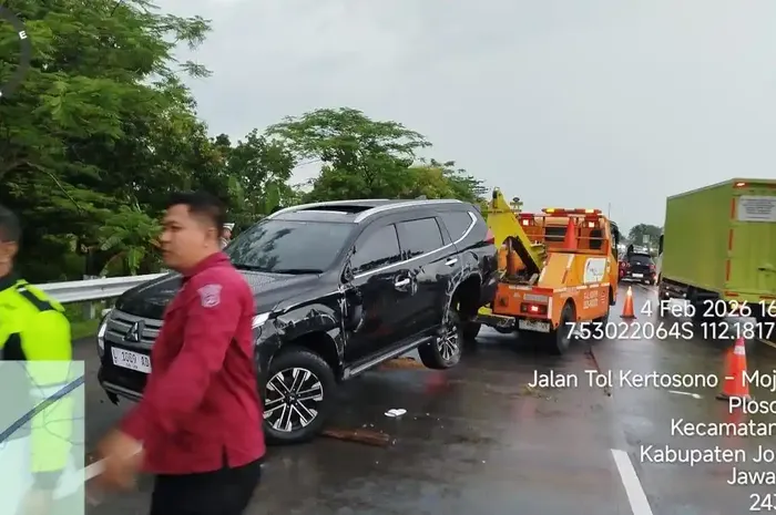 Mitsubishi Pajero Sport yang mengalami kecelakaan tunggal akibat aquaplaning di KM 679+400/A Tol Jombang-Mojokerto, (4//2/26) kemarin