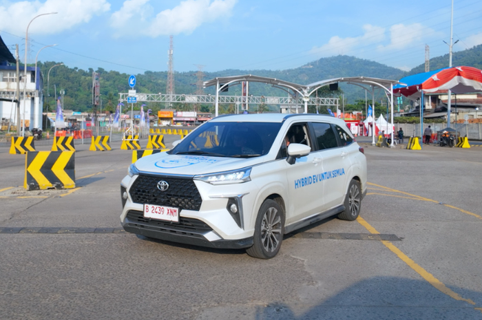 Pengujian keandalan Veloz lewat ekspedisi &ldquo;Veloz Hybrid EV Lintas Nusa&rdquo;