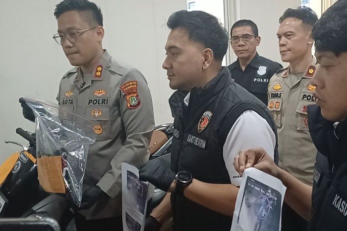 Konferensi Pers Polsek Metro Penjaringan Jakarta Utara atas penangkapan komplotan pencurian motor dengan kekerasan bersenjata Celurit, (9/2/26)
