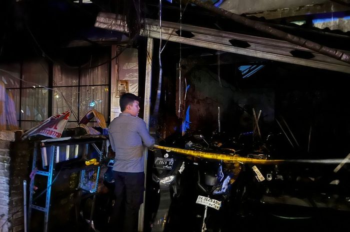 Garasi rental motor di Jalan Drupadi, Seminyak, Kuta, Badung, Bali yang terbakar menghanguskan 14 unit motor, (9/2/26) dini hari