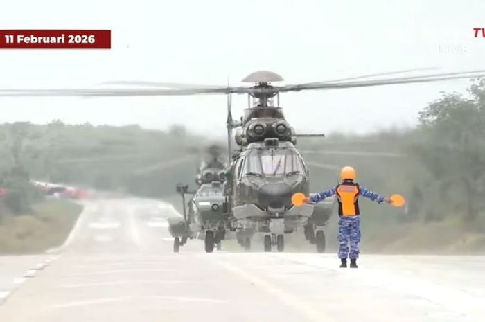 Pesawat Super Tucano dan F-16 melakukan uji coba pendaratan di Jalan Tol Terbanggi Besar?Pematang Panggang?Kayu Agung, Lampung, pada Rabu (11/2/2026) 