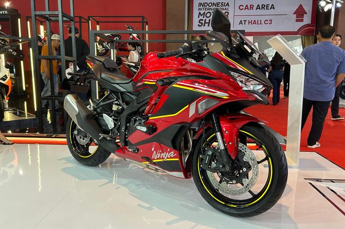 Kawasaki Ninja ZX-25 series dikasih potongan harga puluhan juta selama gelaran IIMS 2026