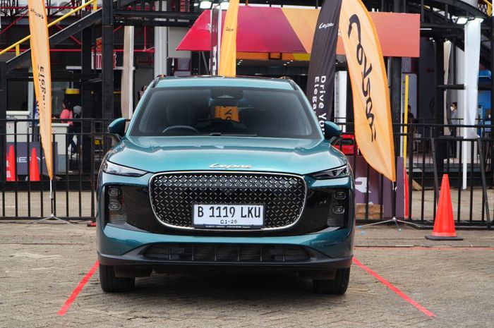 Lepas menghadirkan fitur parkir pintar di SUV terbarunya, Lepas L8.