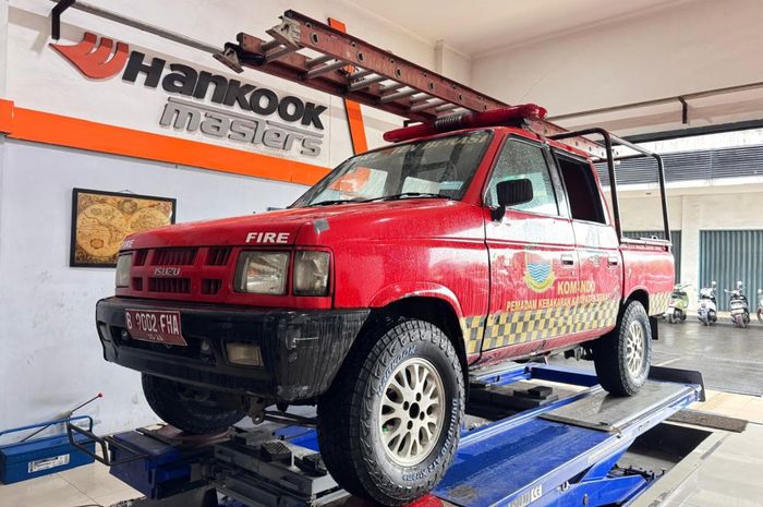 Hankook donasikan ratusan ban untuk armada ambulans hingga damkar Bekasi