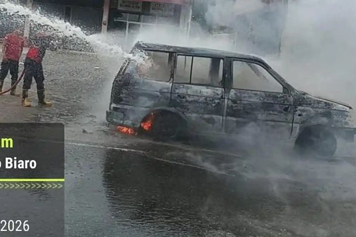 Mitsubishi Kuda ludes tak bersisa di Agam, ada dugaan kuat mobil ini terbakar saat lansir BBM