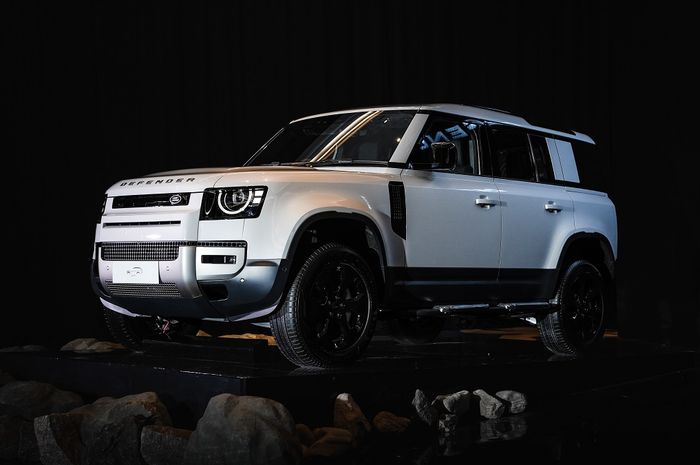 Land Rover Defender MY26