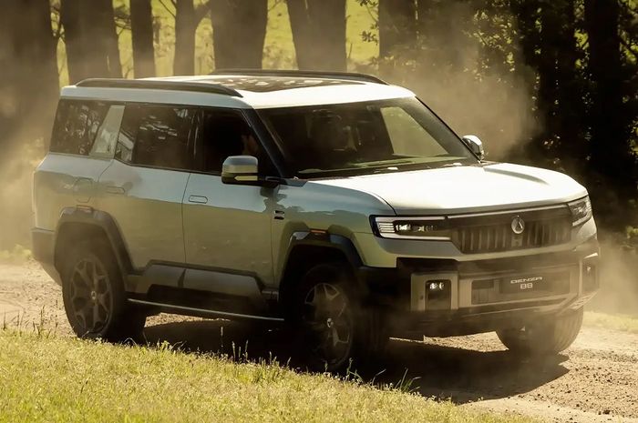 Denza B8 raih bintang 5 dalan tes tabrak ANCAP