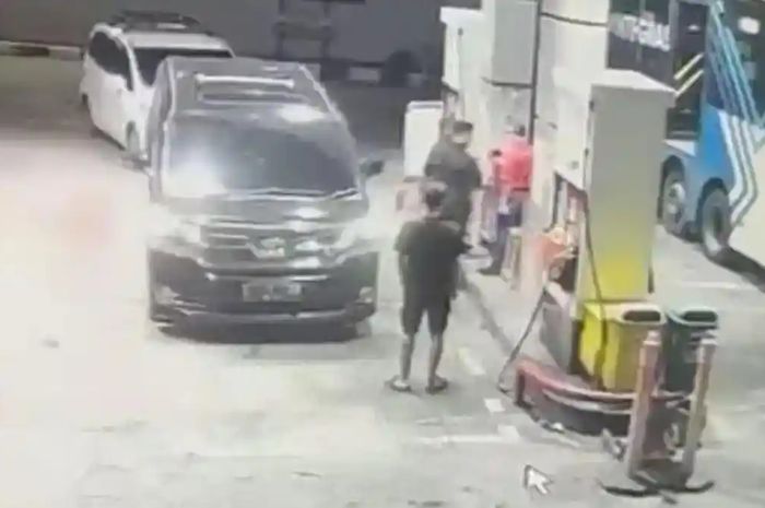 Toyota Alphard jenderal ditolak isi Pertalite, pengemudi hajar pegawai SPBU