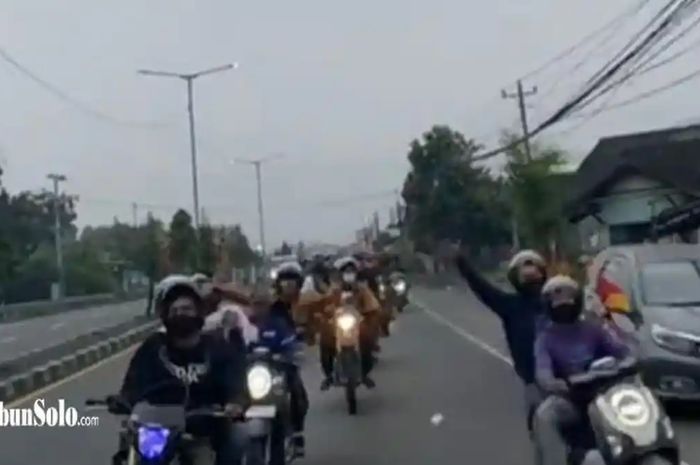 Viral video pemotor ugal-ugalan dan lawan arah di ja;ur Solo-Jogja. Ini penjelasan polisi