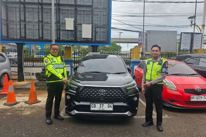 Toyota Veloz berpelat nomor khusus Kedubes Rusia ditilang dan disita Ditlantas Polda Metro Jaya, diduga kuat pemalsuan