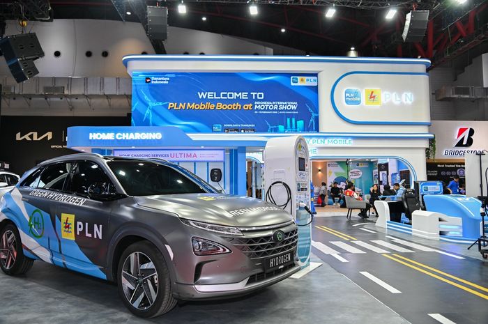PLN Indonesia Power hadirkan mobil Green Hydrogen sebagai bukti komitmen dalam pengembangan energi ramah lingkungan. 