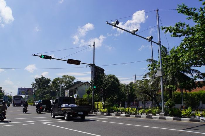 Lampu merah berbasis AI yang terpasang di Jakarta menggunakan sistem Intelligent Traffic Control System (ITCS)