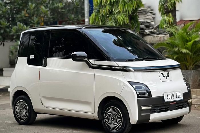 Wuling Air ev bekas di showroom Auto ZIR