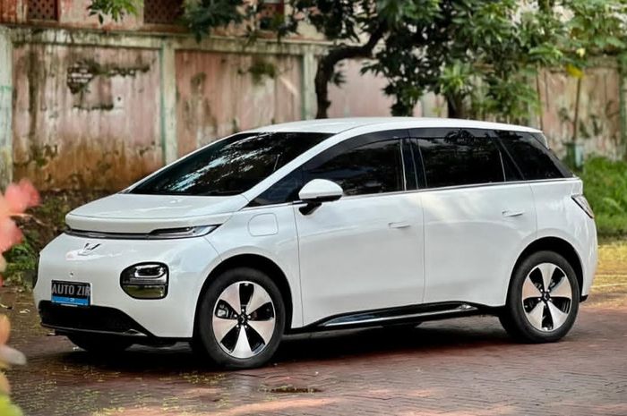 Wuling Cloud EV bekas di Auto ZIR
