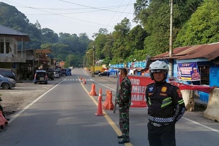 Jalur wisata Lembah Anai diberlakukan contra flow