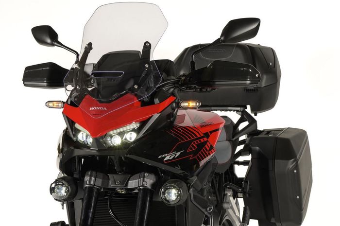 penampakan Honda CB Baru kelas 1.000 cc bergaya sport tourer macho