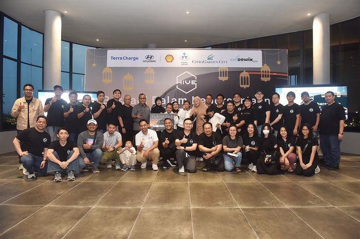 Komunitas pengguna mobil listrik Hyundai di Indonesia yang tergabung dalam HIVE Community (Hyundai Indonesia Electric Vehicle Community) gelar acara buka bersama