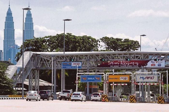 Salah satu gerbang jalan tol di Malaysia