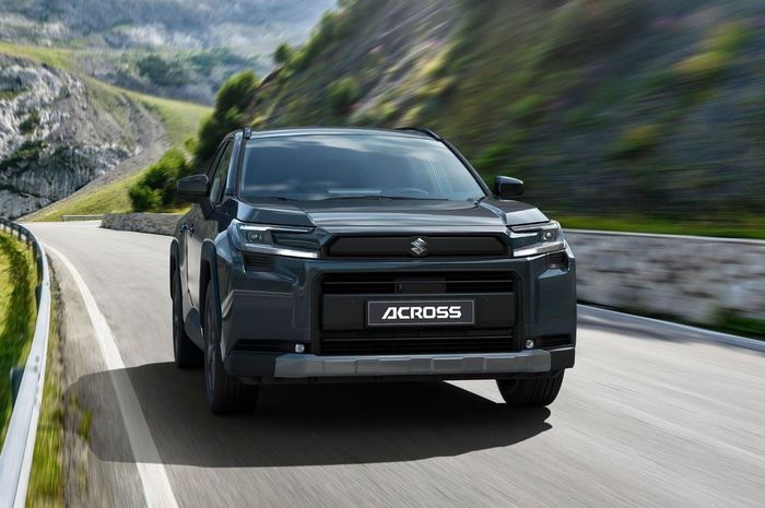 penampakan generasi terbaru SUV Suzuki Across PHEV, bisa tembuh 1.000 km lebih dalam model listrik dan bensin