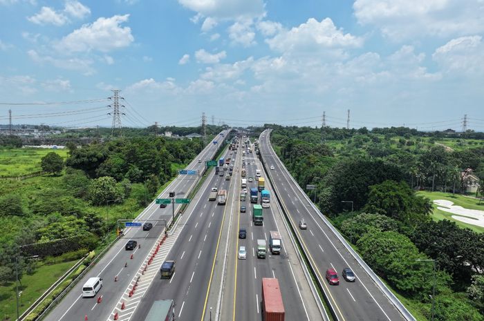 Pergerakan kendaraan menjelang arus mudik Lebaran 2026 mulai terlihat di ruas Jalan Layang Mohammed Bin Zayed (MBZ).