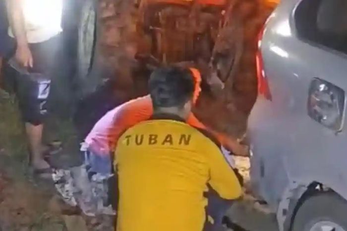 Avanza nyasar ke hutan