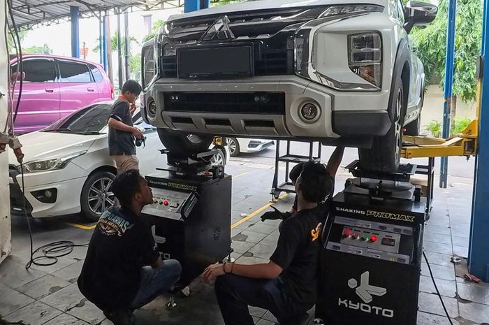 Pengecekan kaki-kaki mobil