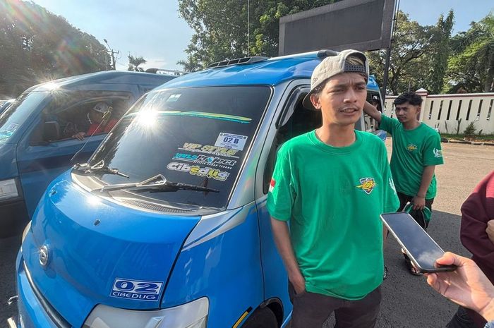 M. Kholik, salah satu sopir angkot yang beroperasi di Puncak, Bogor mendapat kompensasi Rp 1 juta dengan syarat libur 5 hari selama arus mudik dan balik lebaran 2026