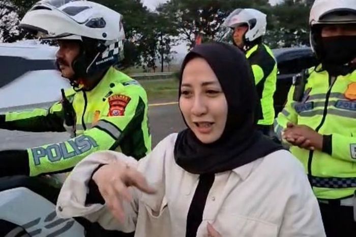 Pemudik tertinggal mobil suami di rest area. Begini kronologinya