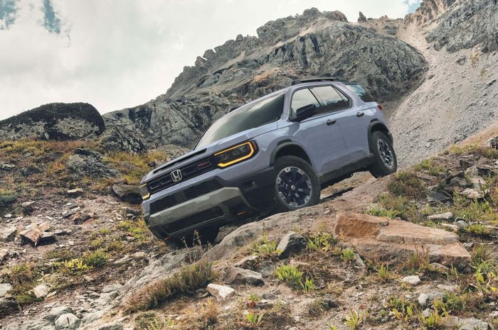 Honda Passport TrailSport Elite.